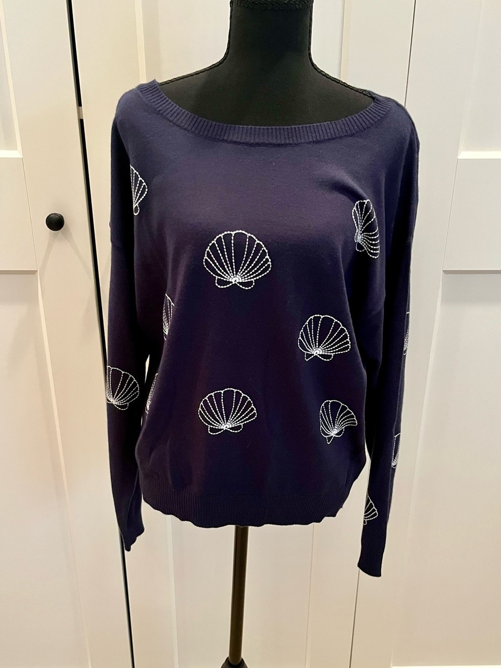 NWOT Workshop RepublicLightweight Navy Sweater w/ White Embroidered Shells Sz M